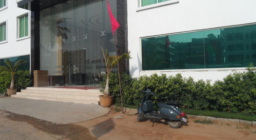 Hotel Rainbow International Shamshabad 4*